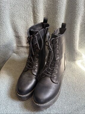 UNIONBAY Black Lace-Up Platform Combat Boots